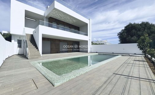 Villa in Mexilhoeira Grande, Algarve, Portugal 1