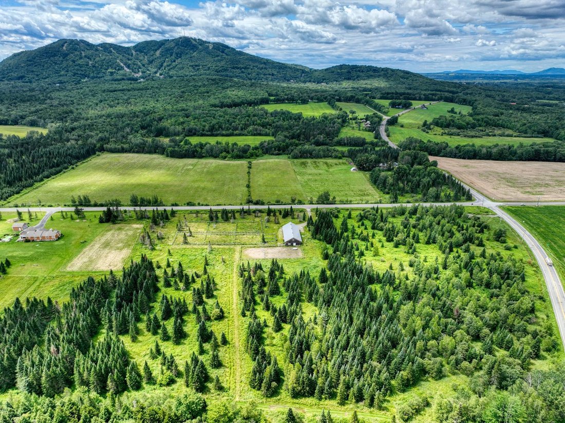 Lac Brome, Quebec In Lac Brome, Quebec, Canada For Sale (13936798)