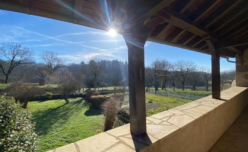 Luxury homes with terrace for sale in Espeyroux, Occitanie, France