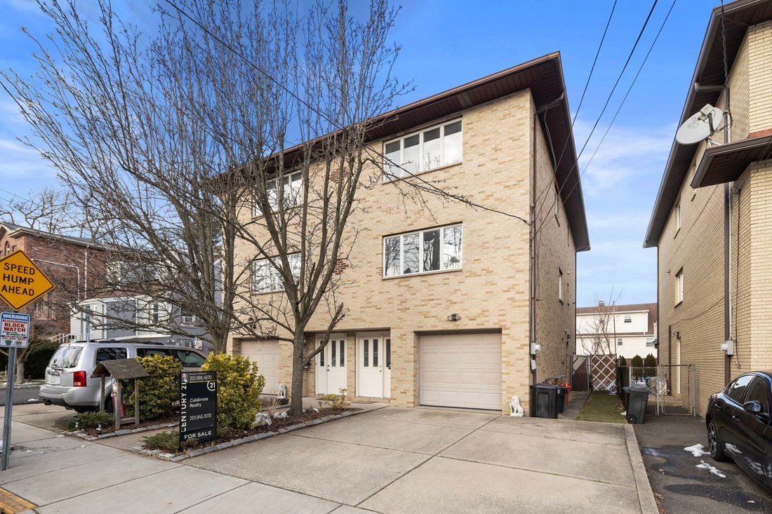House in Cliffside Park, New Jersey, United States 1 - 13930503