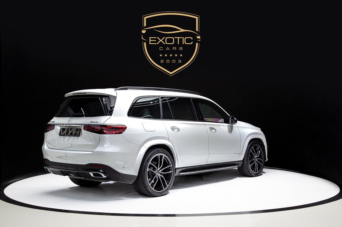 Suv in Dubai, Dubai, United Arab Emirates 4 - 13941074