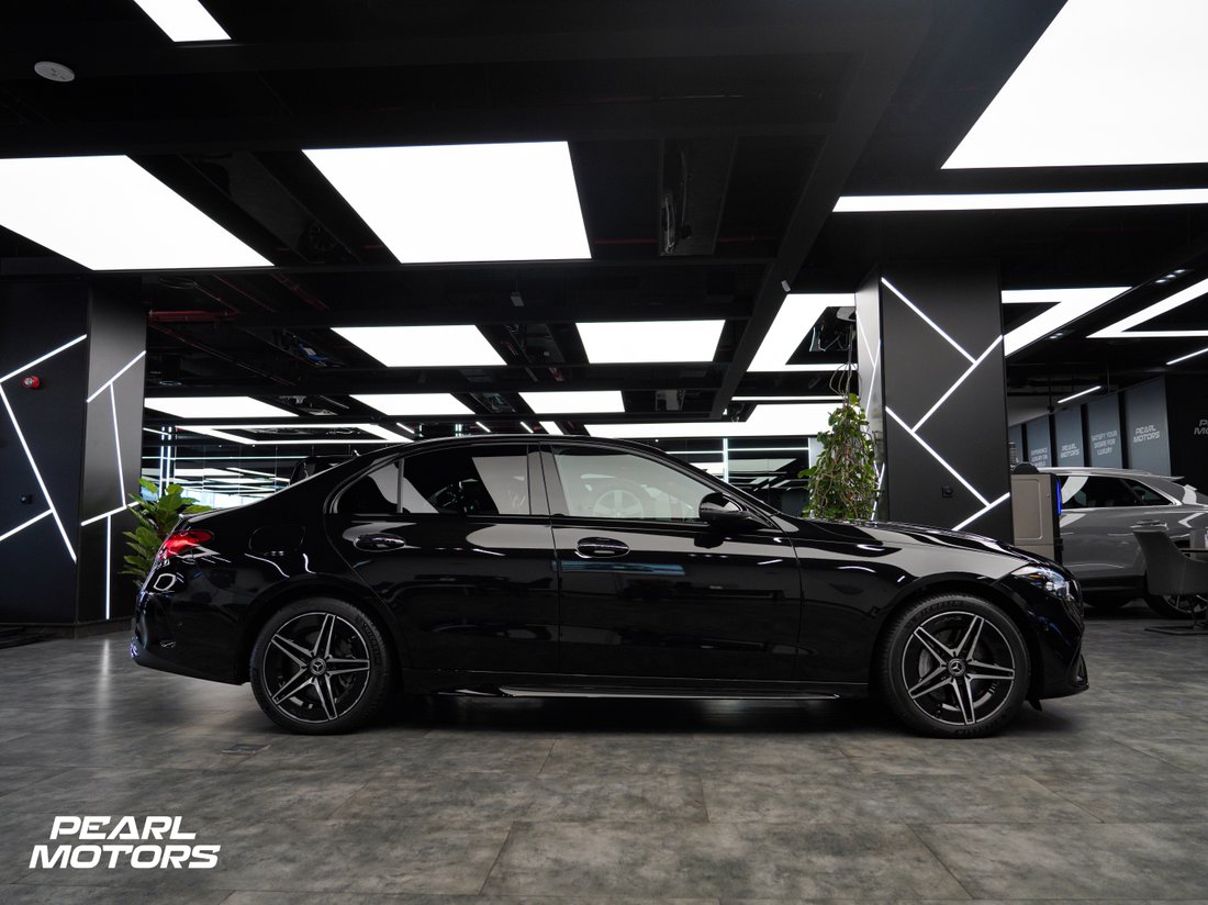 Sedan in Dubai, Dubai, United Arab Emirates 5 - 13264245