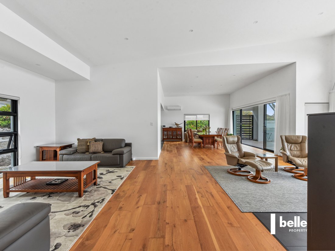 Oceanfront Elegance In Binalong Bay, Tasmania, Australia For Sale