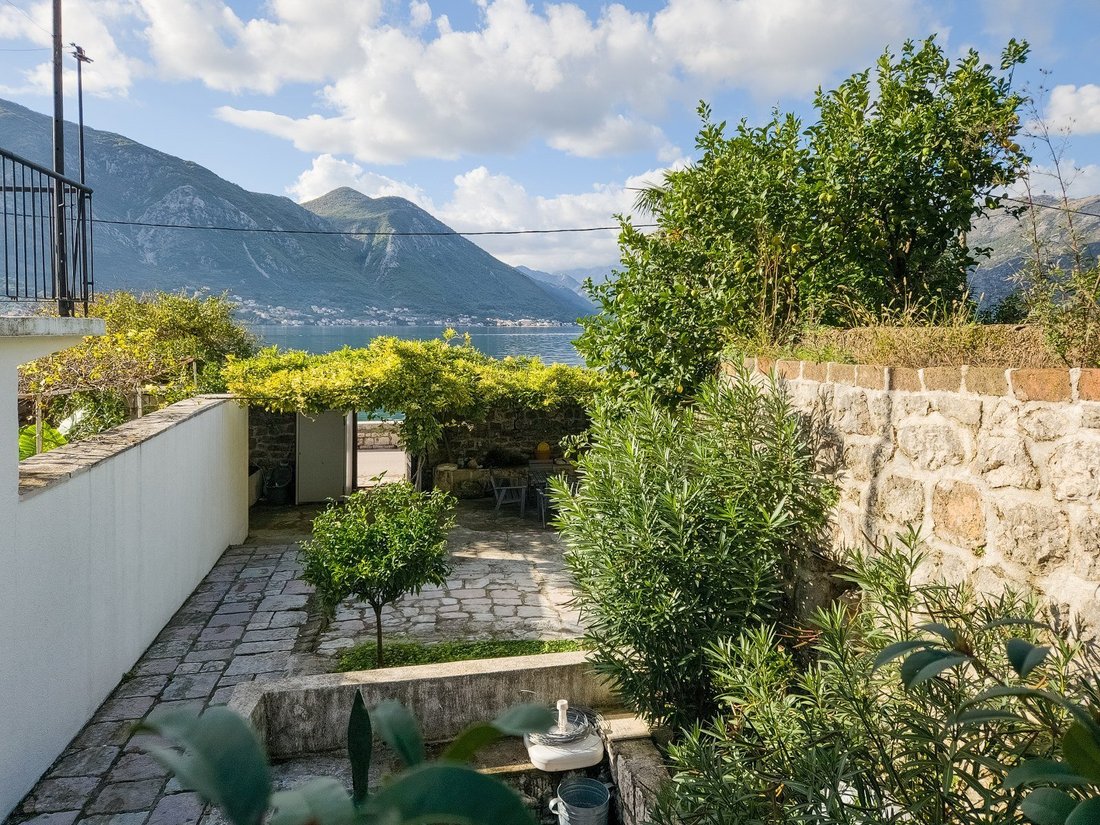 House in Dobrota, Kotor Municipality, Montenegro 1 - 13941556
