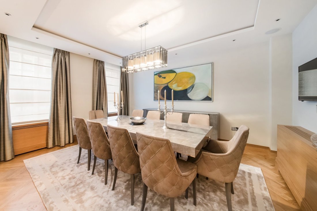 Apartment in Mayfair, Westminster, England 2 - 13941632