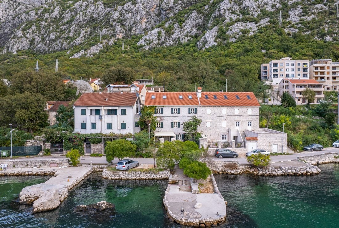 House in Dobrota, Kotor Municipality, Montenegro 2 - 13941645