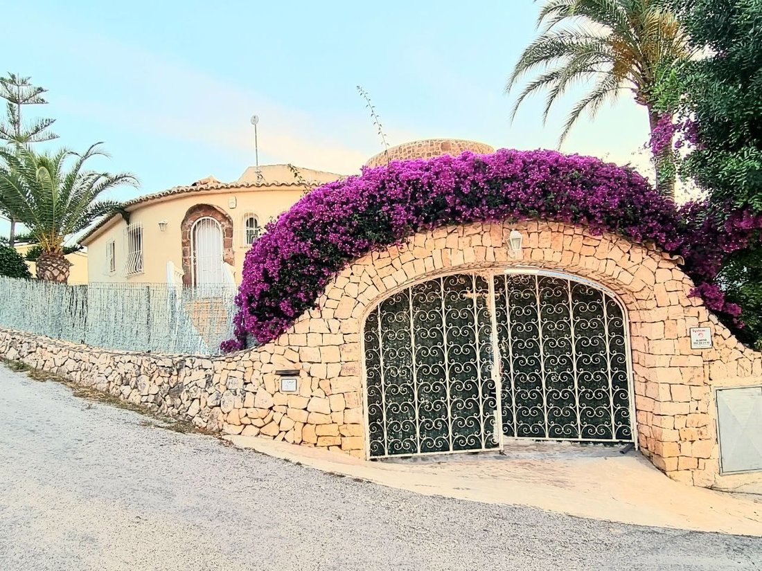 Chalet in Calp / Calpe, Valencian Community, Spain 2 - 13942634
