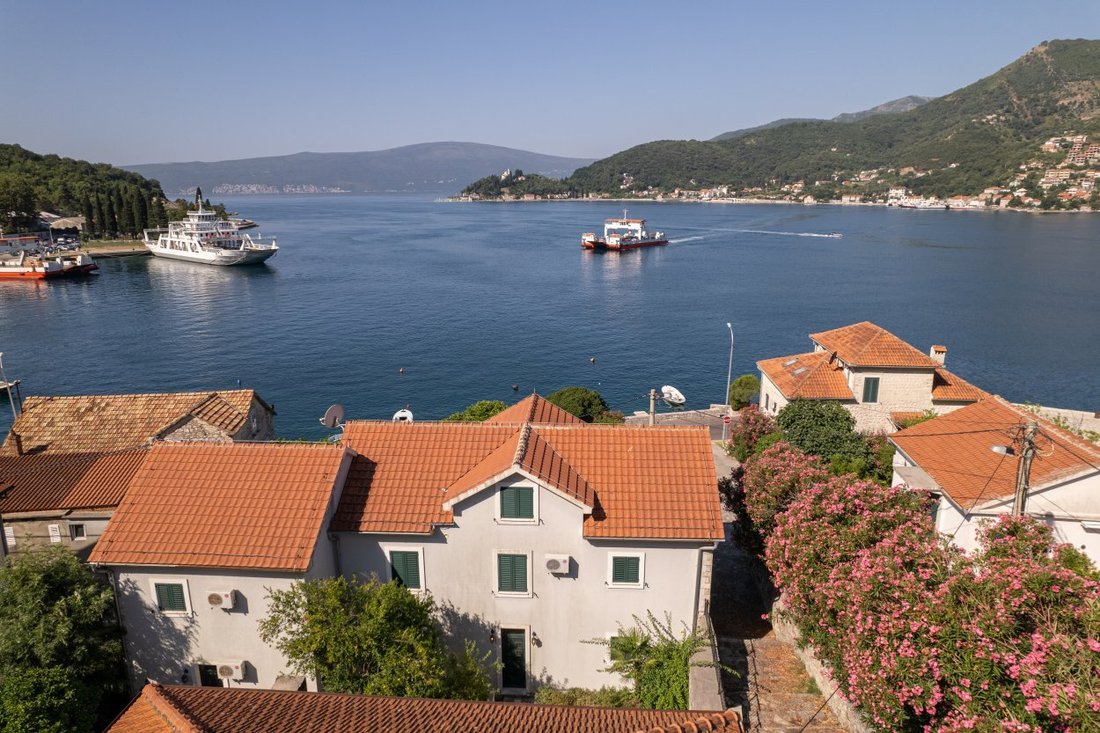 House in Lepetani, Kotor Municipality, Montenegro 1 - 13942031