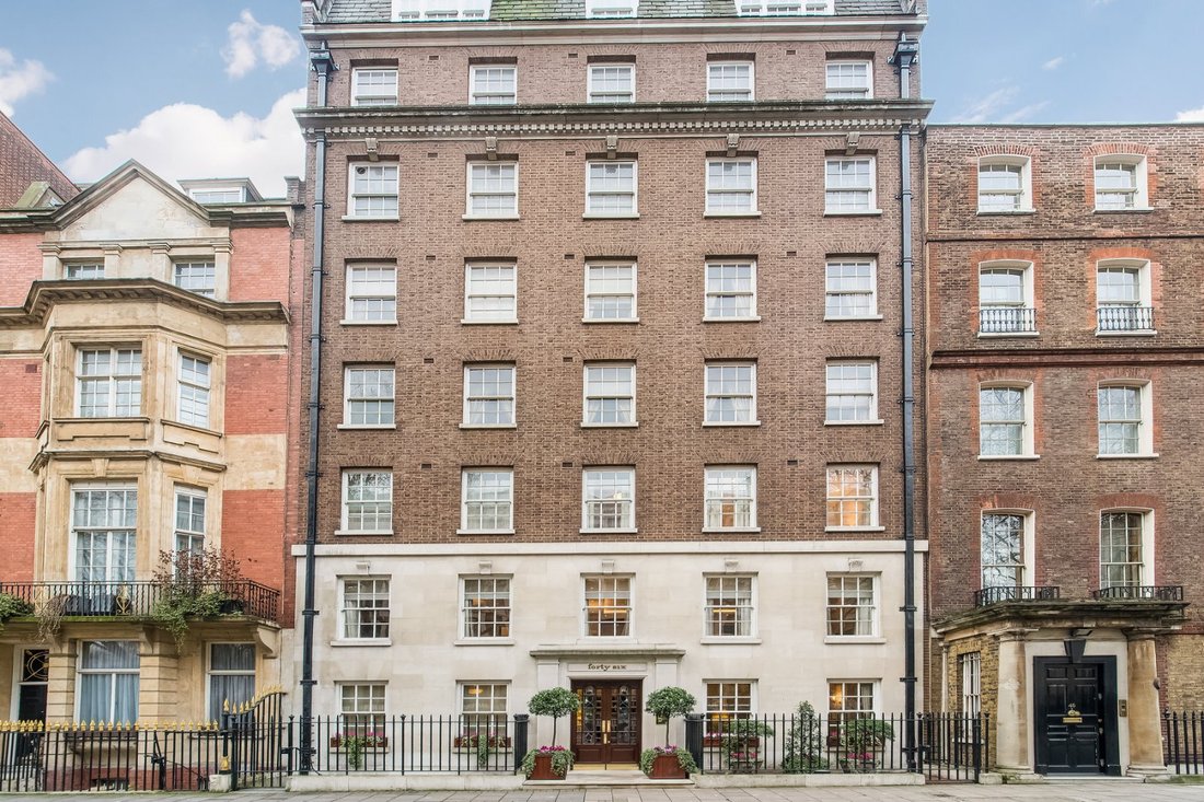 Apartment in Mayfair, Westminster, England 3 - 13941632