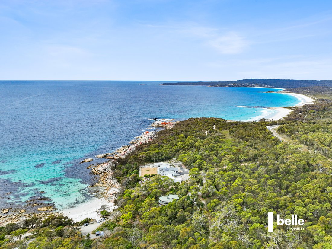 Oceanfront Elegance In Binalong Bay, Tasmania, Australia For Sale