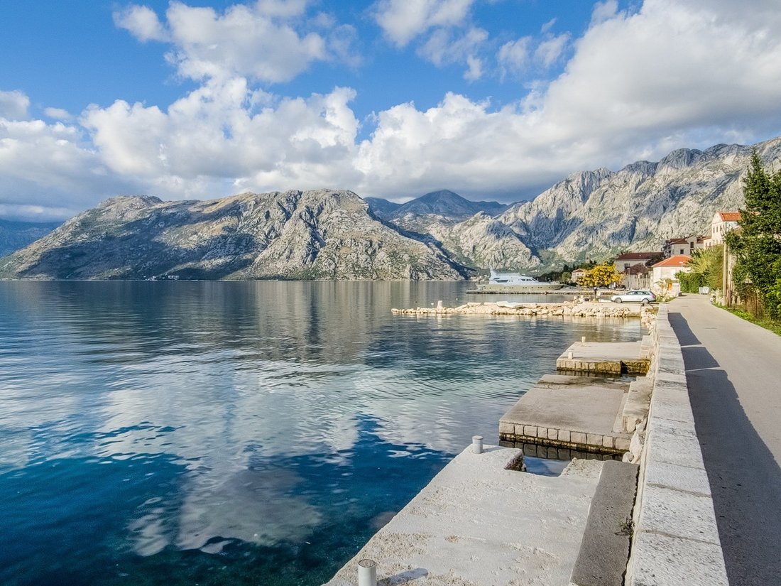 House in Dobrota, Kotor Municipality, Montenegro 2 - 13941556