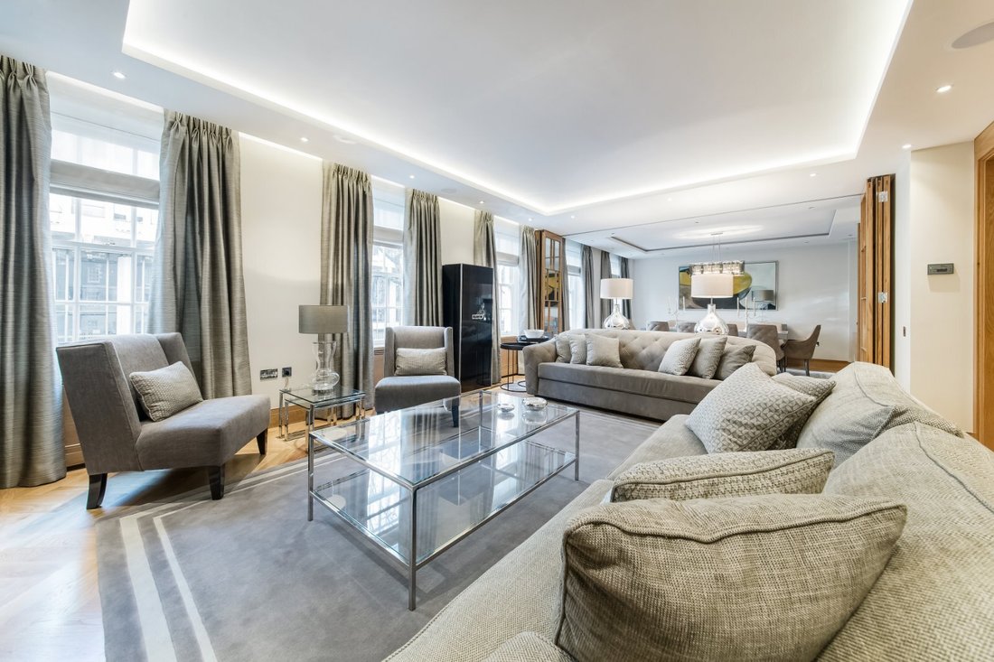Apartment in Mayfair, Westminster, England 1 - 13941632