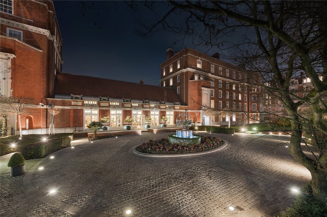 Apartment in Campden Hill, Kensington And Chelsea, England 2 - 13941450
