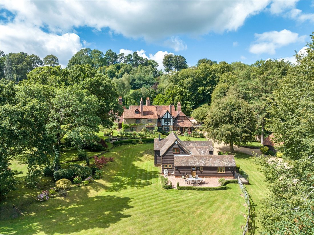 House in Hascombe, England 1 - 13941848