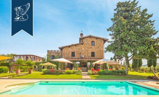 Villa in Poggio a Caiano, Tuscany, Italy 1