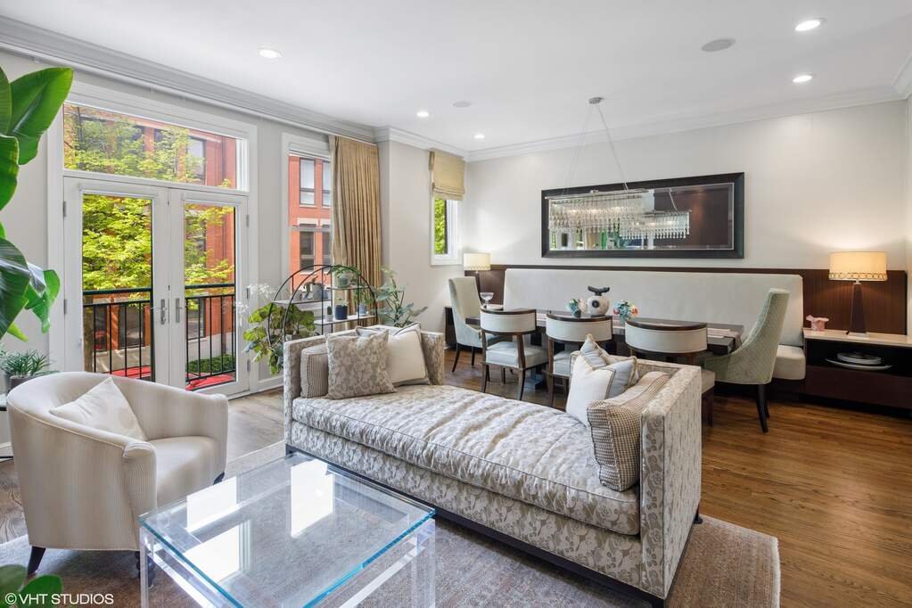 Luxurious Retreat Along Kinzie Park's In Chicago, Illinois, United