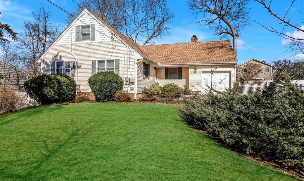 House Centerport In Centerport, New York, United States For Sale (13945712)