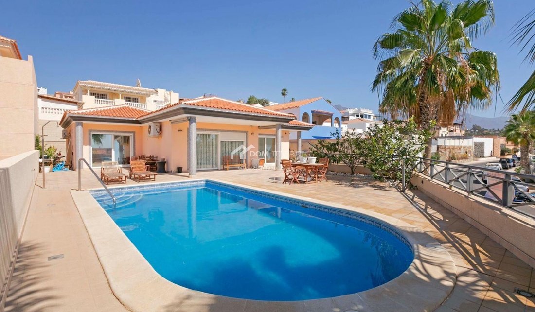 Villa in Callao Salvaje, Adeje, Canary Islands 1 - 13951832