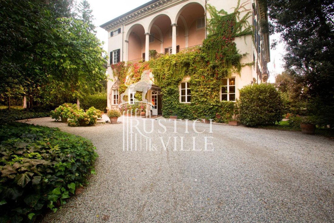 Castello a Lucca, Toscana, Italia 4 - 13951884