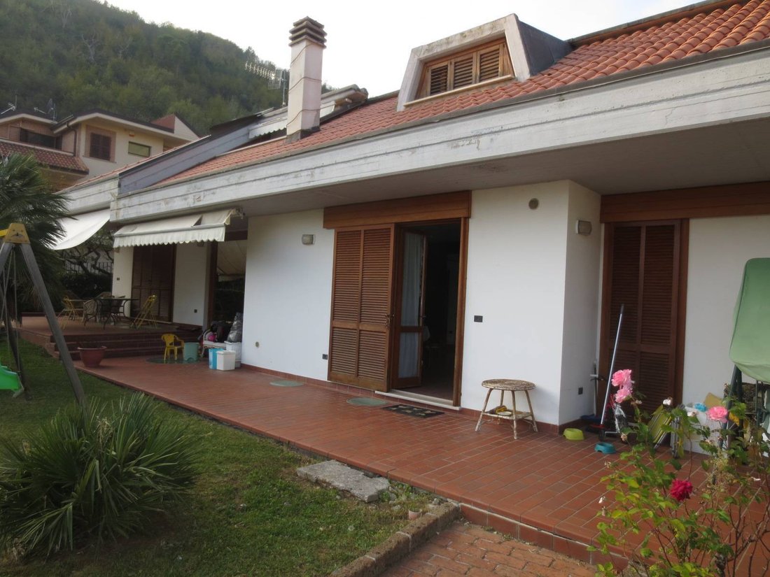 Villa in Borgo Solestà-Campo Parignano, Ascoli Piceno, Marche 1 - 13683603
