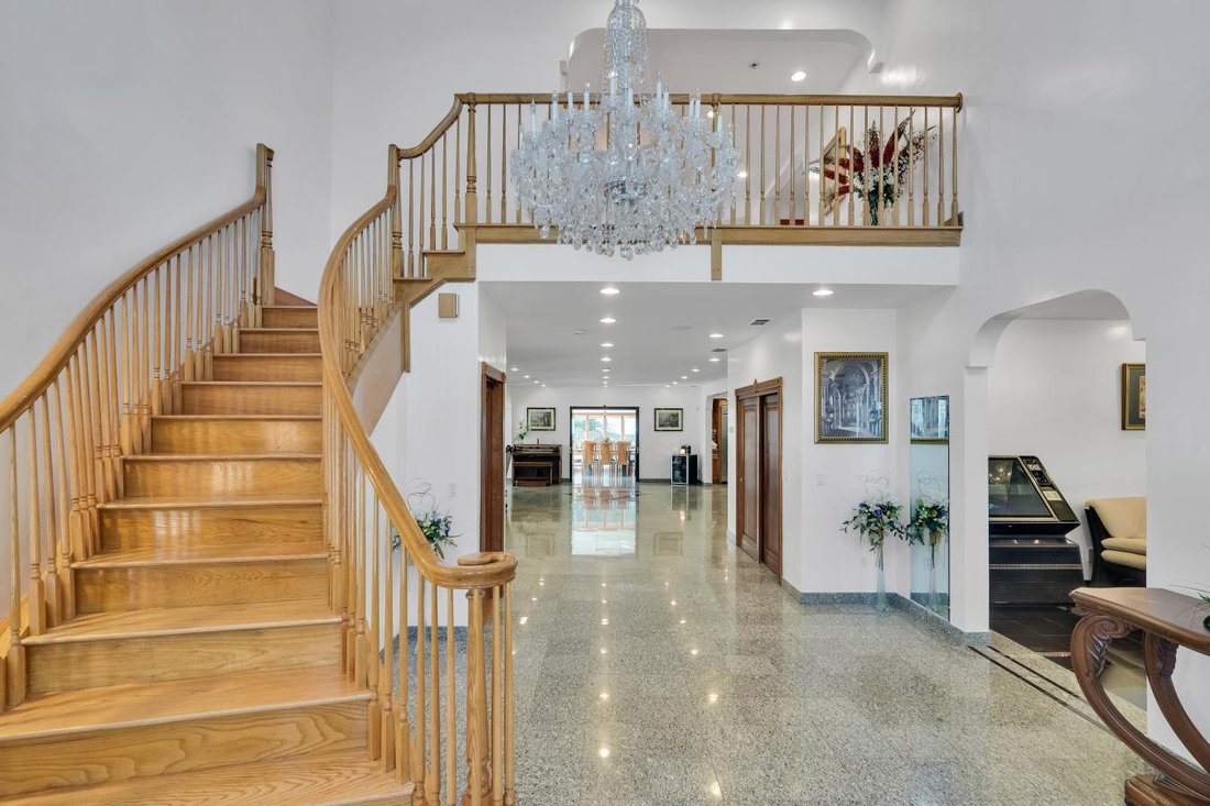 House in Stoneham, Massachusetts, United States 2 - 13961548