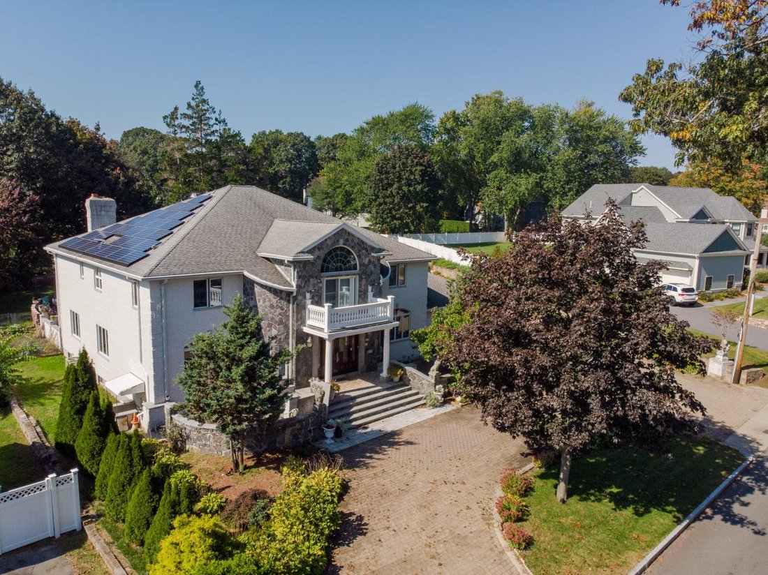 House in Stoneham, Massachusetts, United States 1 - 13961548