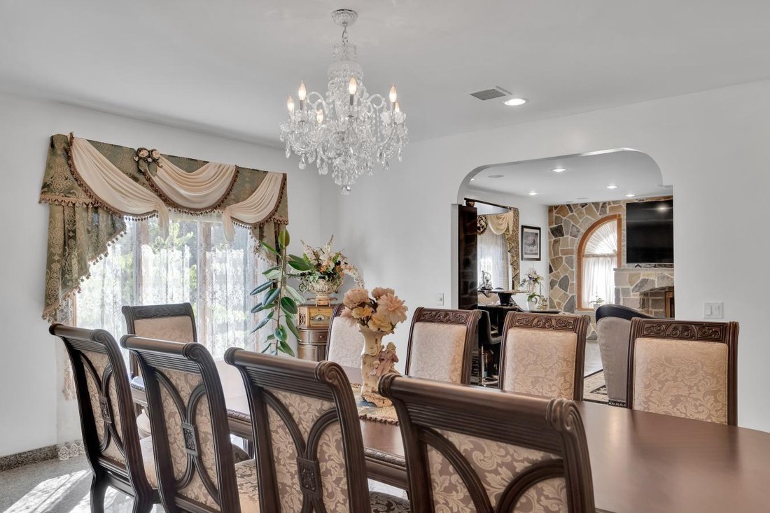 House in Stoneham, Massachusetts, United States 5 - 13961548