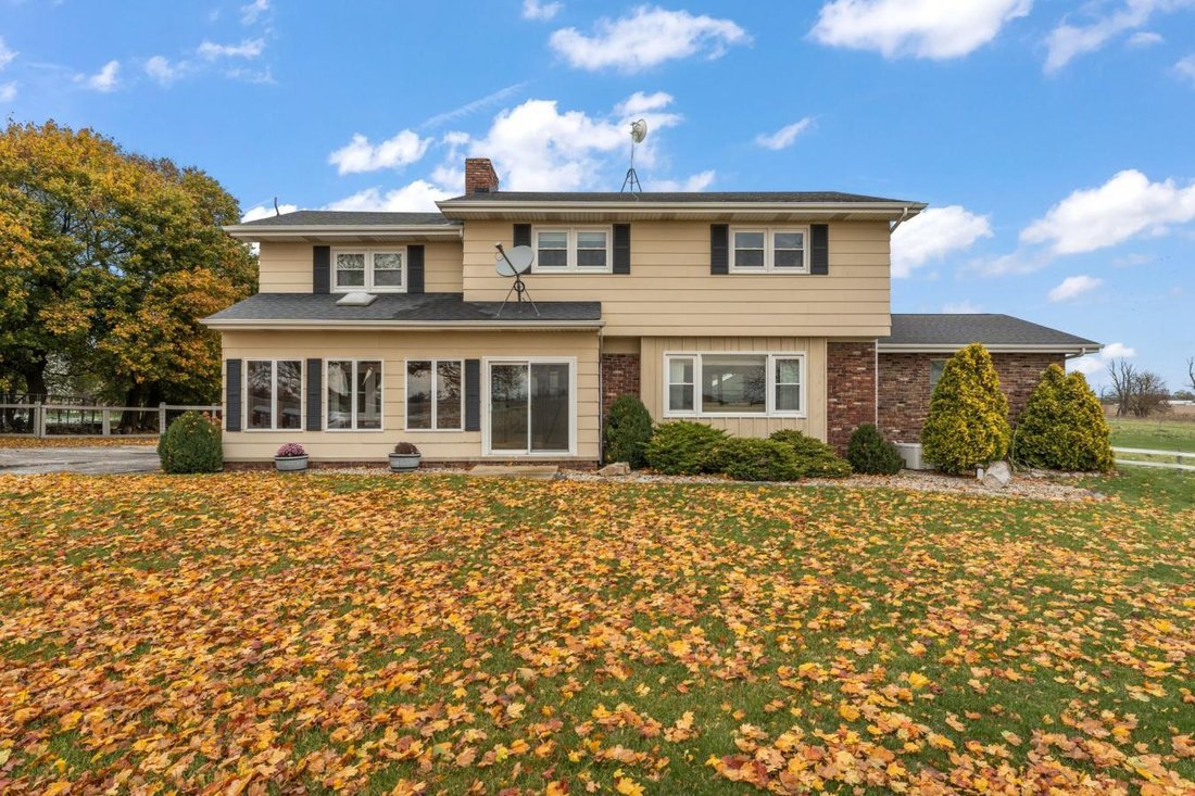 15 Acres + Horse Farm And Arena In Crown In Crown Point, Indiana