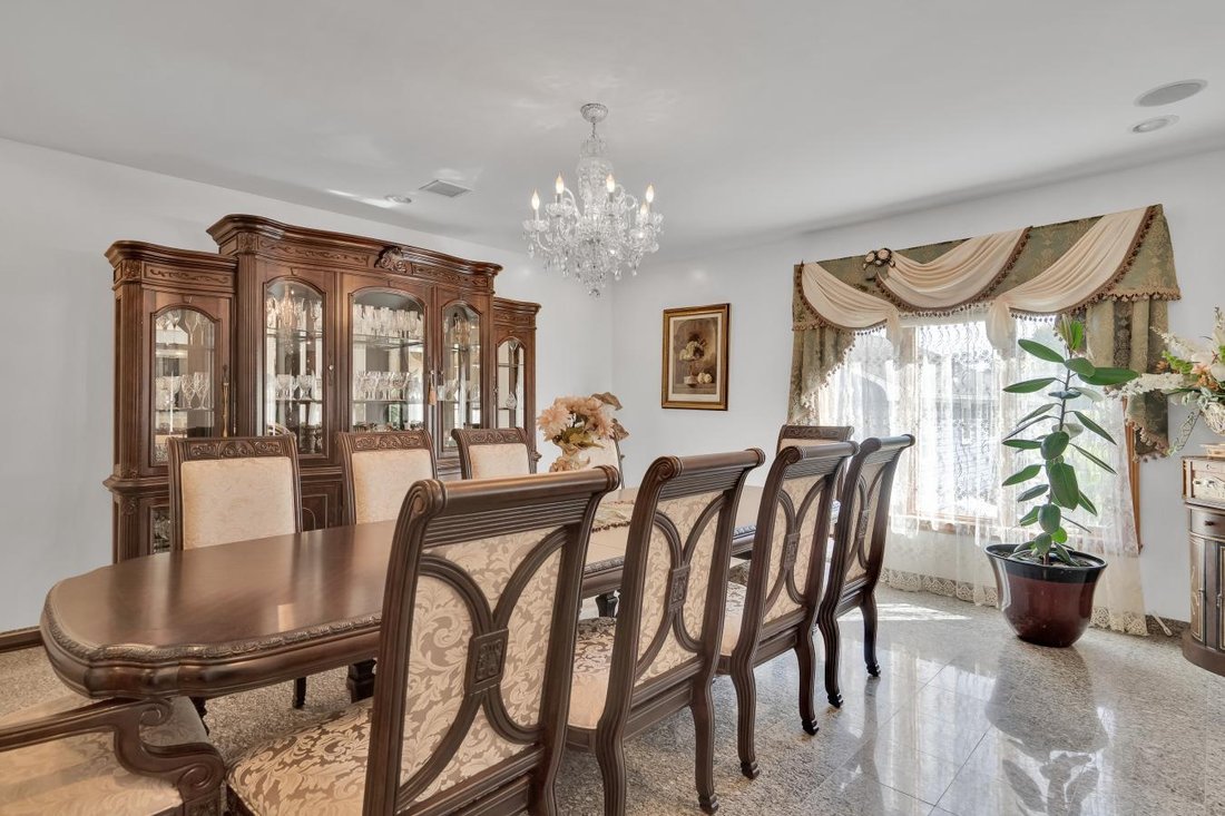 House in Stoneham, Massachusetts, United States 4 - 13961548