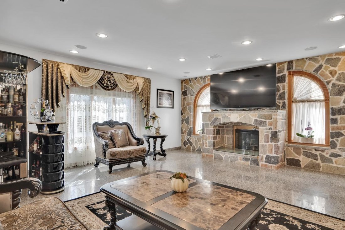 House in Stoneham, Massachusetts, United States 3 - 13961548
