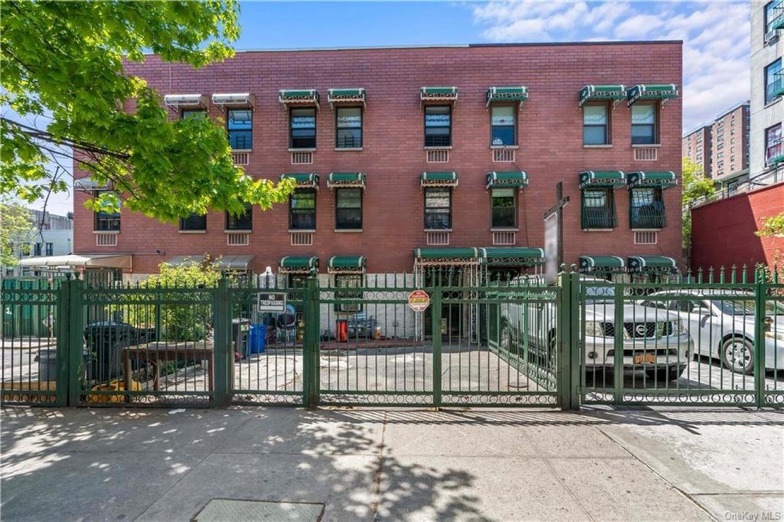 House in New York, New York, United States 1 - 13961321