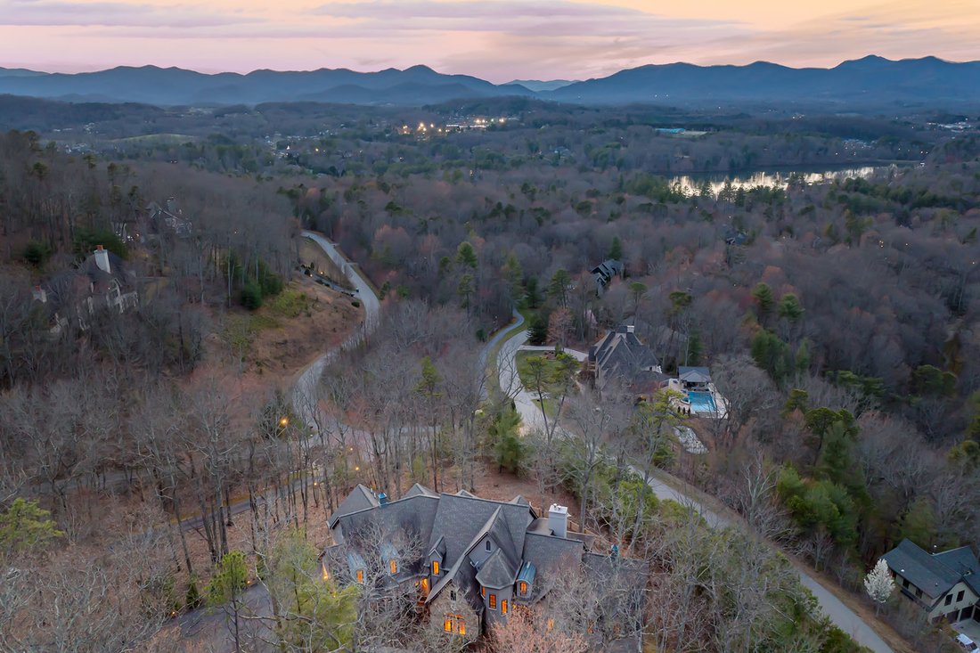 5 Bedrooms Single Family Detached In Candler, North Carolina, United