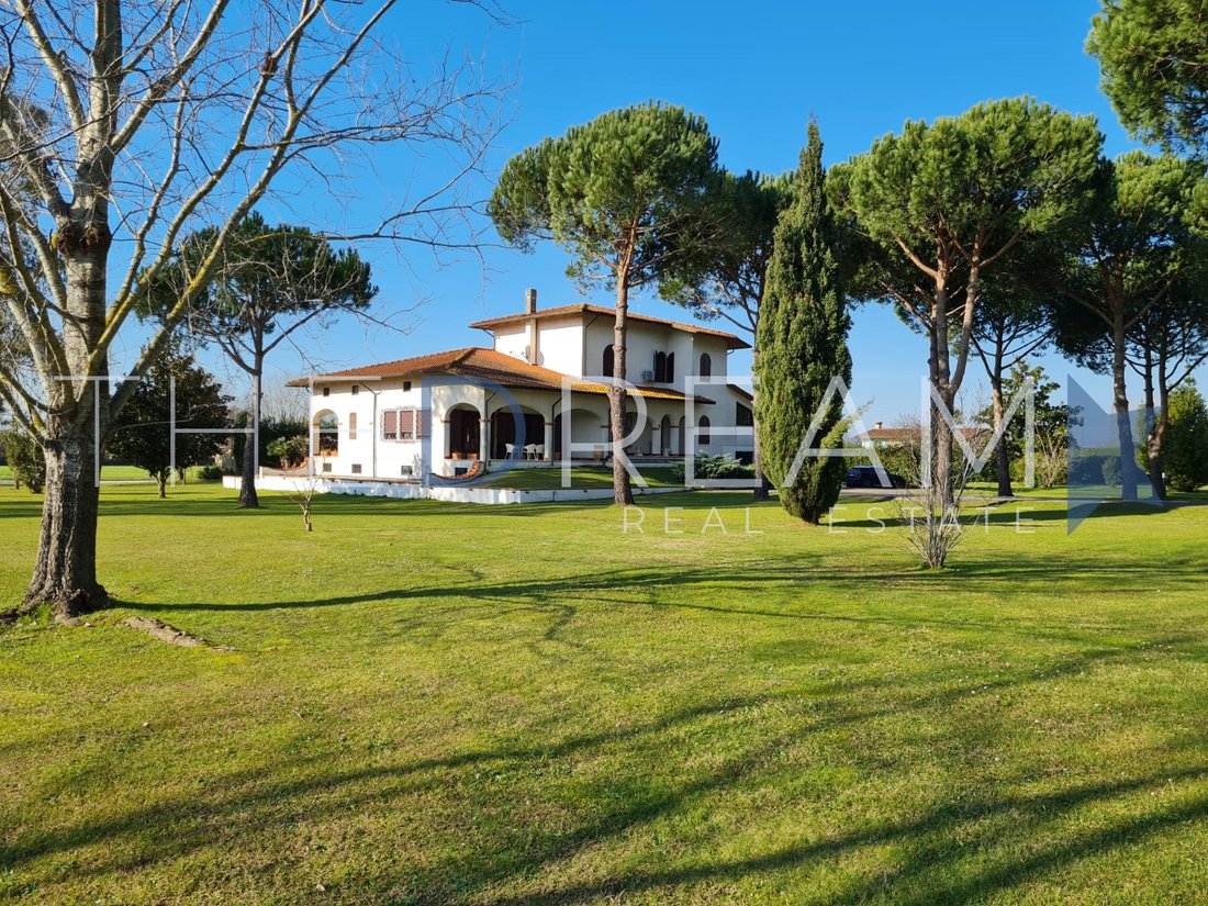 Villa in Pietrasanta, Tuscany, Italy 2 - 13969941
