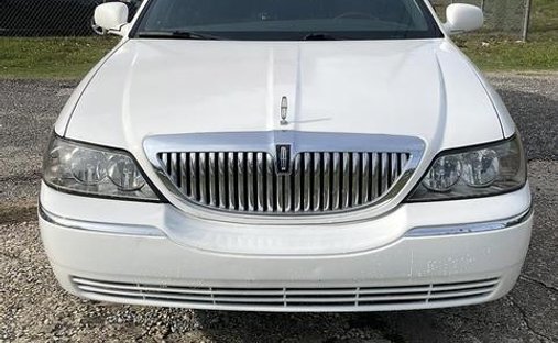 2011 Lincoln Town Car Signature Limited Sedan 4D in Mobile, AL, United States 1