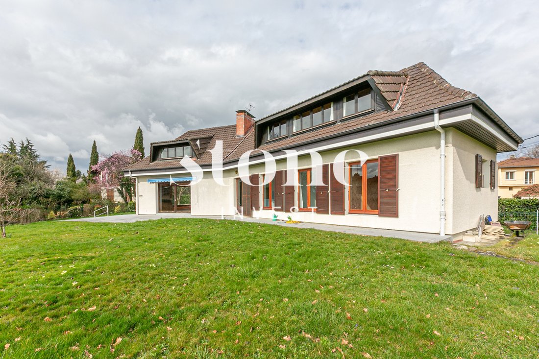 House in Prévessin-Moëns, Auvergne-Rhône-Alpes, France 1 - 13970361