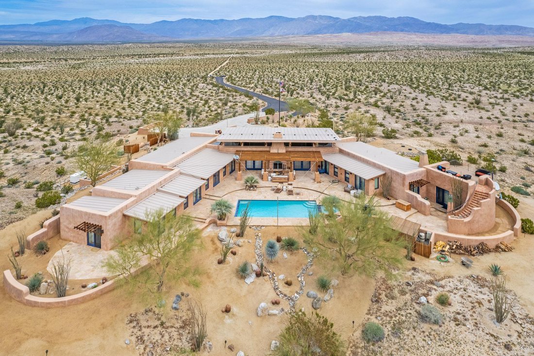 5 Bedrooms Single Family Detached In Borrego Springs, California
