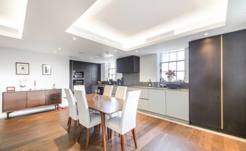 Apartment in Richmond Upon Thames, England 1