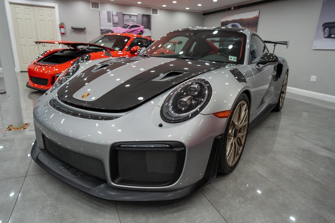 Coupe in Edgewater, NJ, United States 1 - 13967512