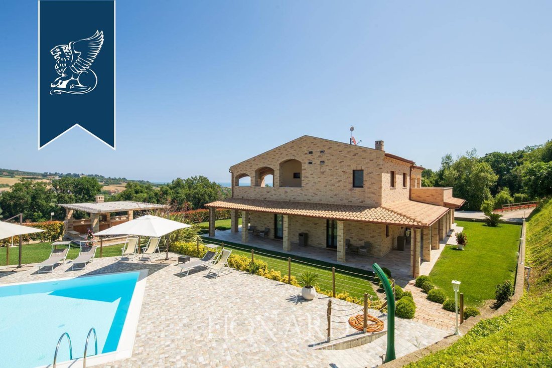 Villa in Cupra Marittima, Marche, Italy 2 - 13976650