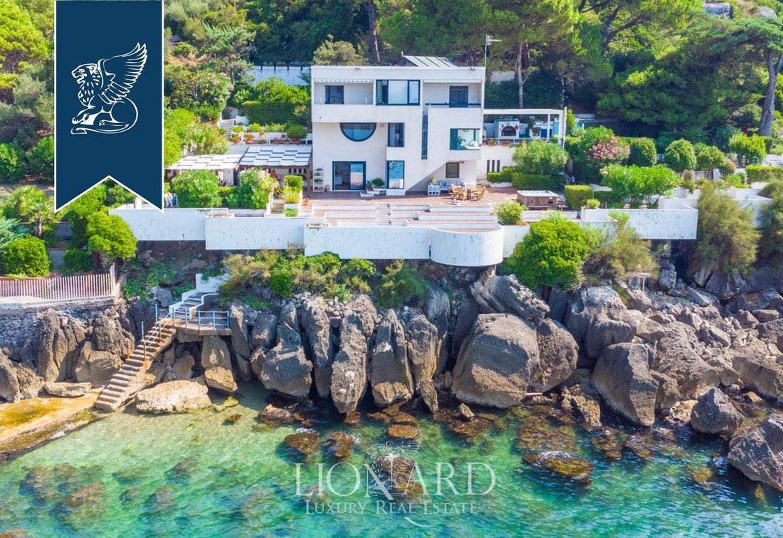 Nino Manfredi's Famous Villa By The Sea In The Gulf In Minturno, Lazio