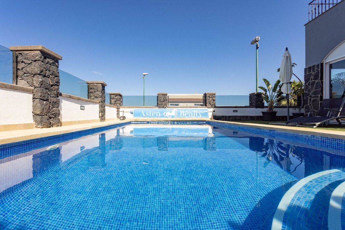 Villa in Puerto de la Cruz, Canary Islands, Spain 4 - 13977340
