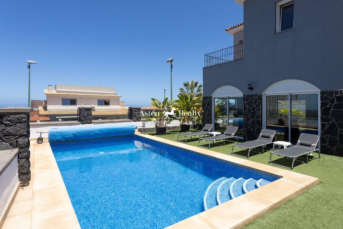 Villa in Puerto de la Cruz, Canary Islands, Spain 2 - 13977340