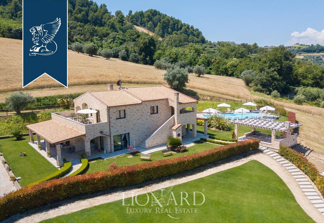 Villa in Cupra Marittima, Marche, Italy 1 - 13976650