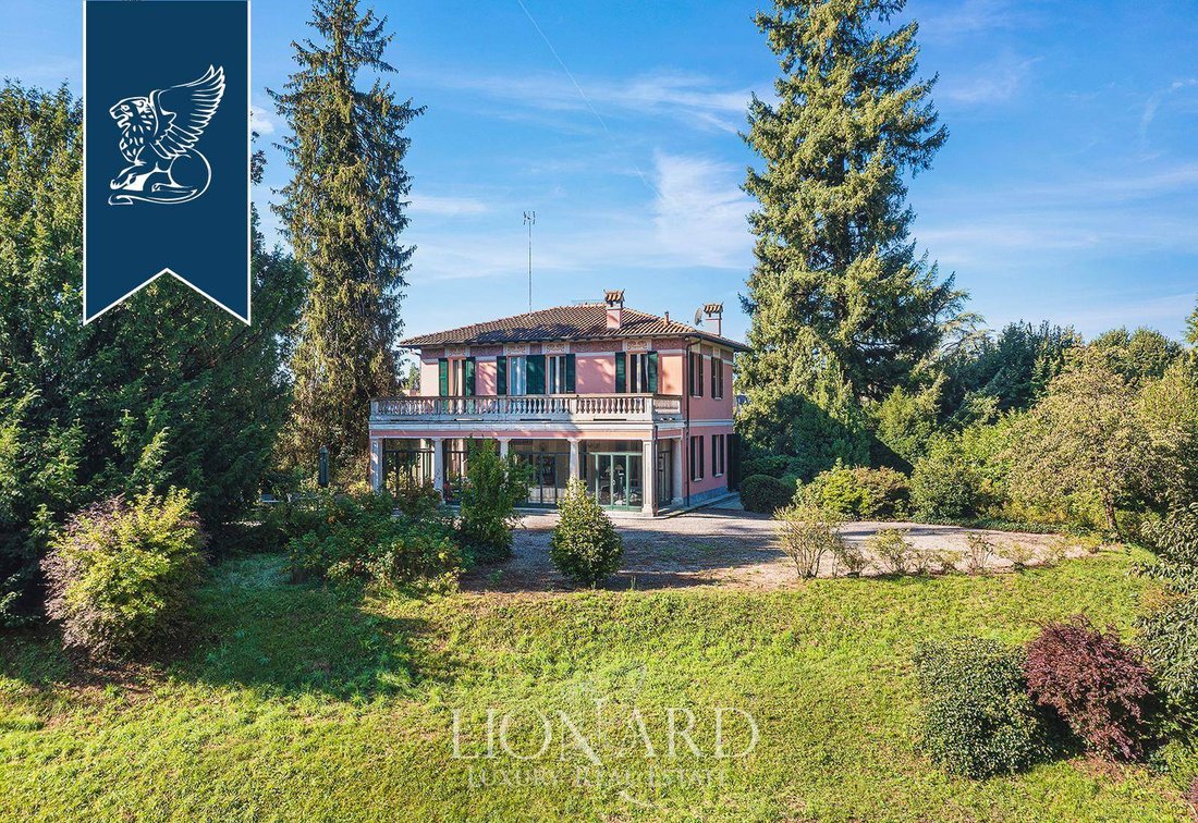 Villa in Fino Mornasco, Lombardy, Italy 1 - 13976512