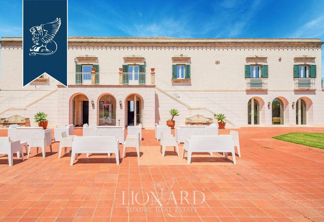 Villa in Fontane Bianche, Sicily, Italy 1 - 13976520