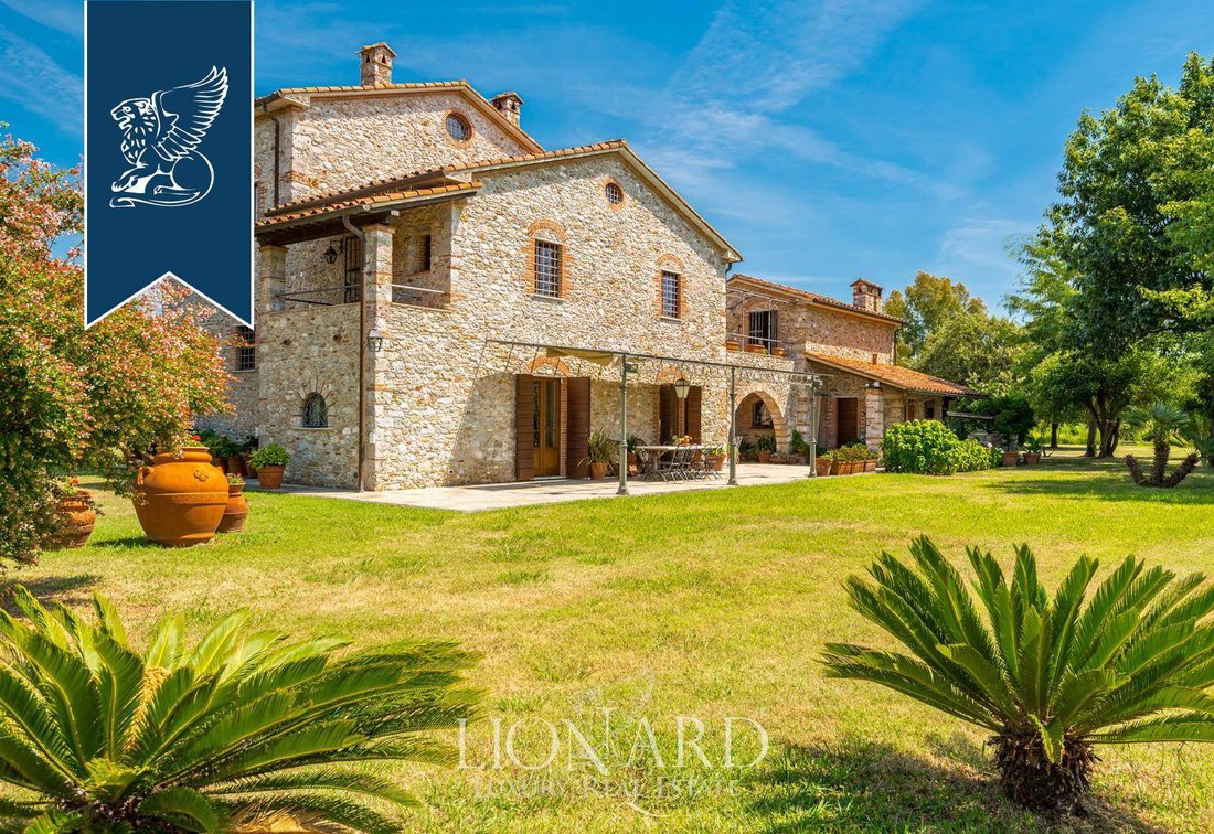 Villa in Pietrasanta, Tuscany, Italy 4 - 13976576