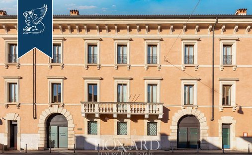 Villa in Center, Verona, Veneto 1
