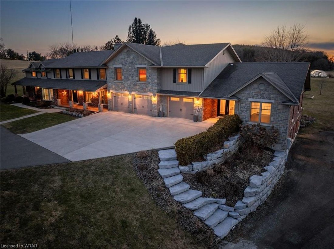 A Multigenerational Luxury Homestead On 35 Acres In Waterloo, Ontario