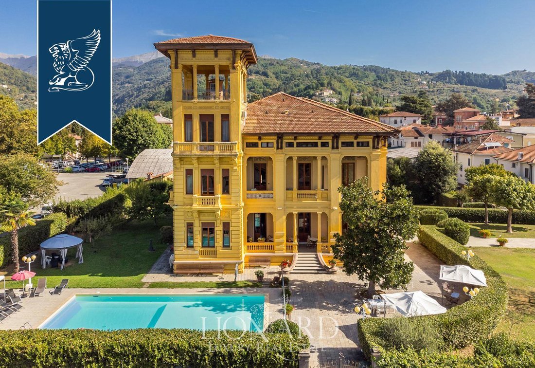 Villa in Barga, Tuscany, Italy 1 - 13976334