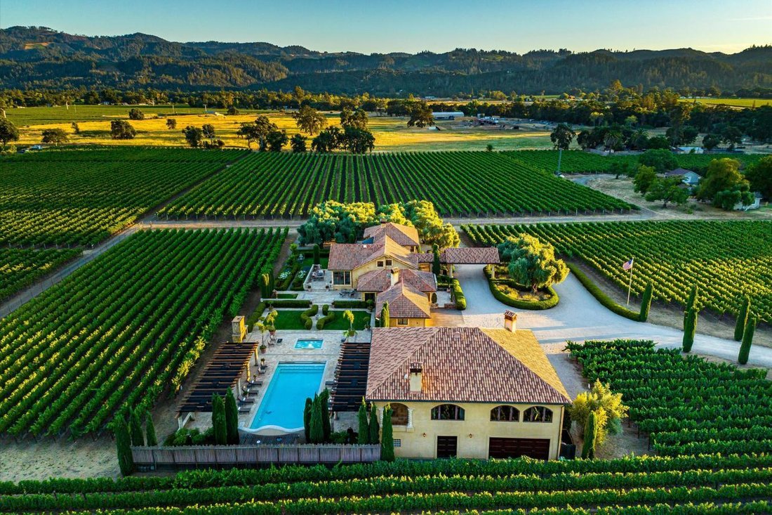 Modern Italian Countryside Villa In Calistoga, California, United ...